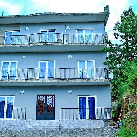 Tedo'S Guest House Makhinjauri Bagian luar foto